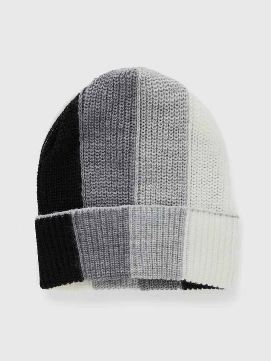 Benetton dečija kapa 