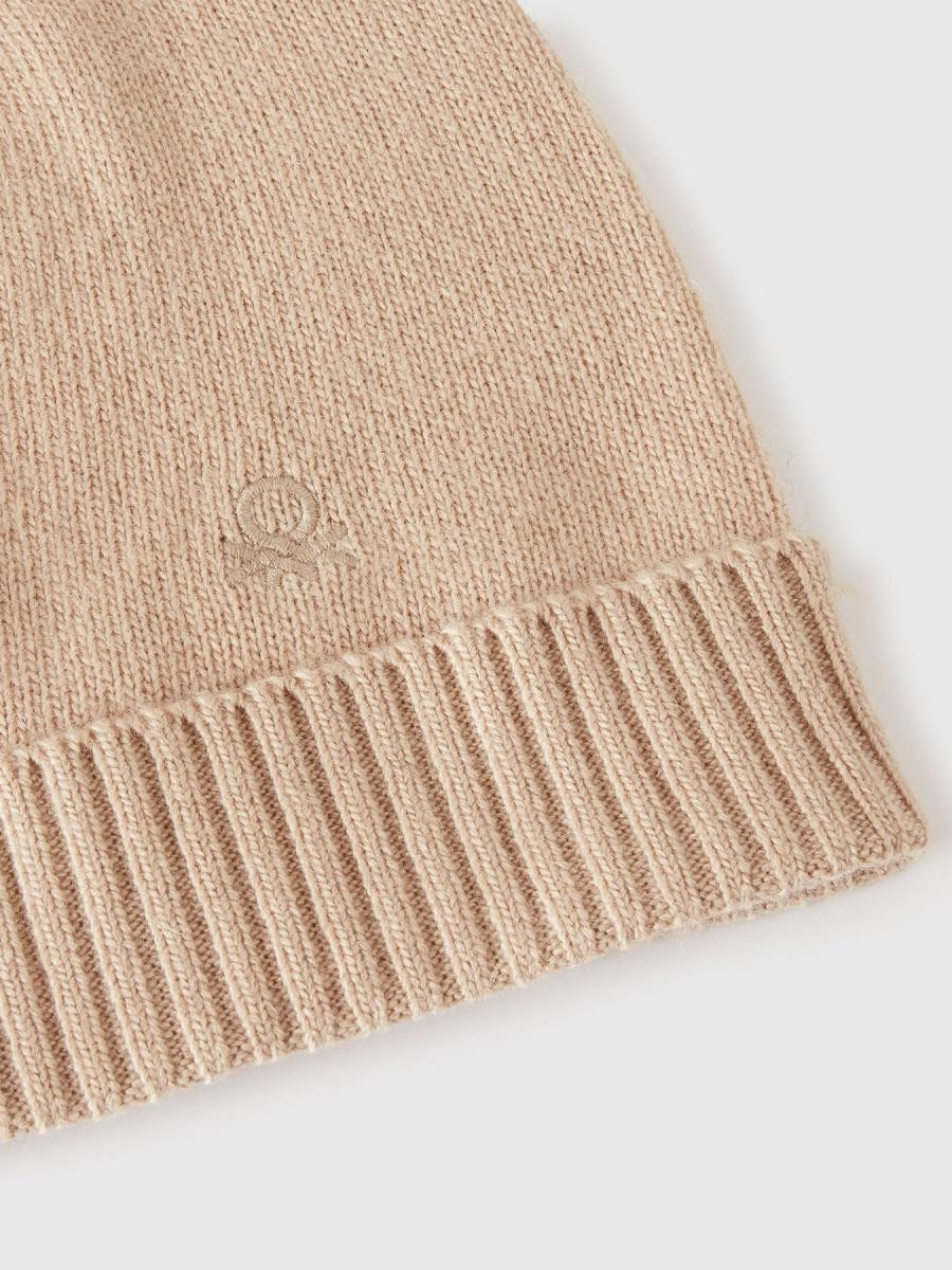 Benetton ženska pletena kapa 