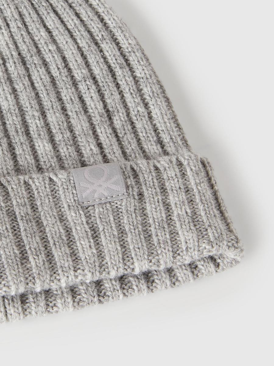 Benetton dečija pletena kapa 