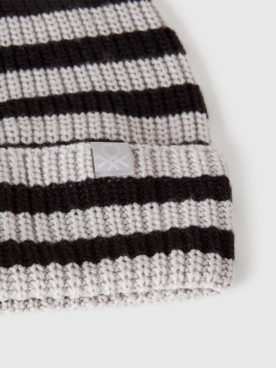 Benetton dečija pletena kapa 