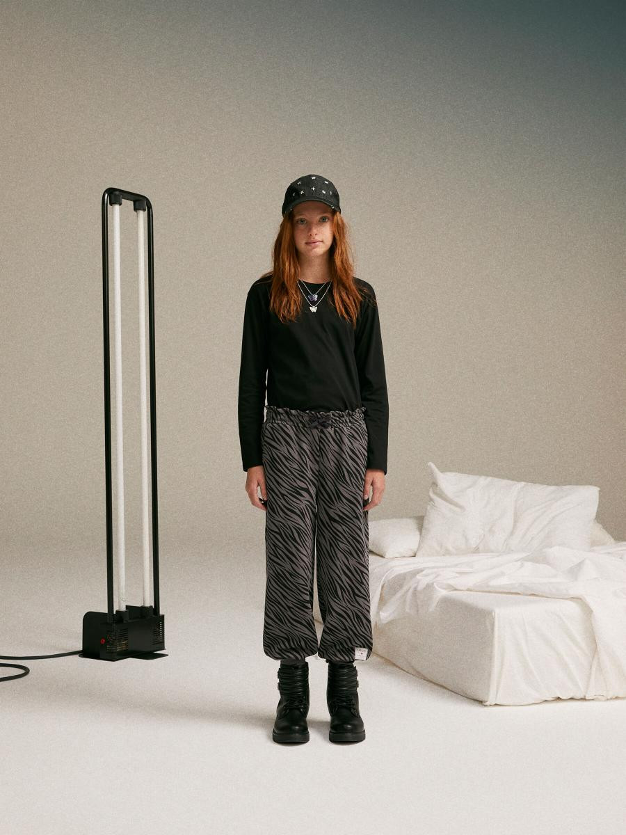 Sisley young dečija trenerka donji deo 